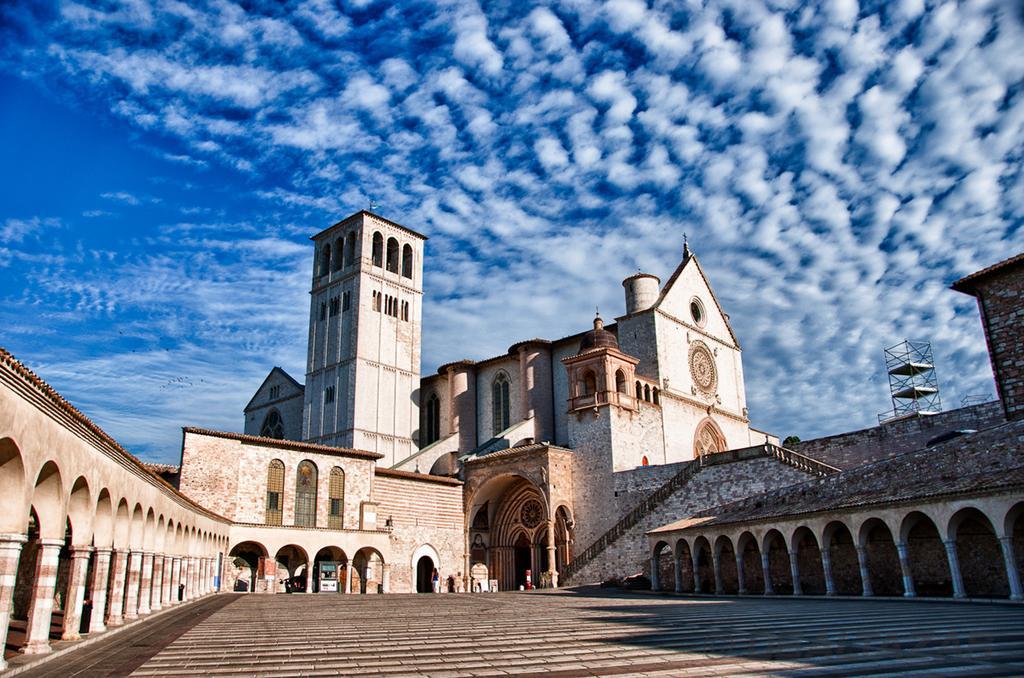 Hotel Vignola Assisi Exteriör bild