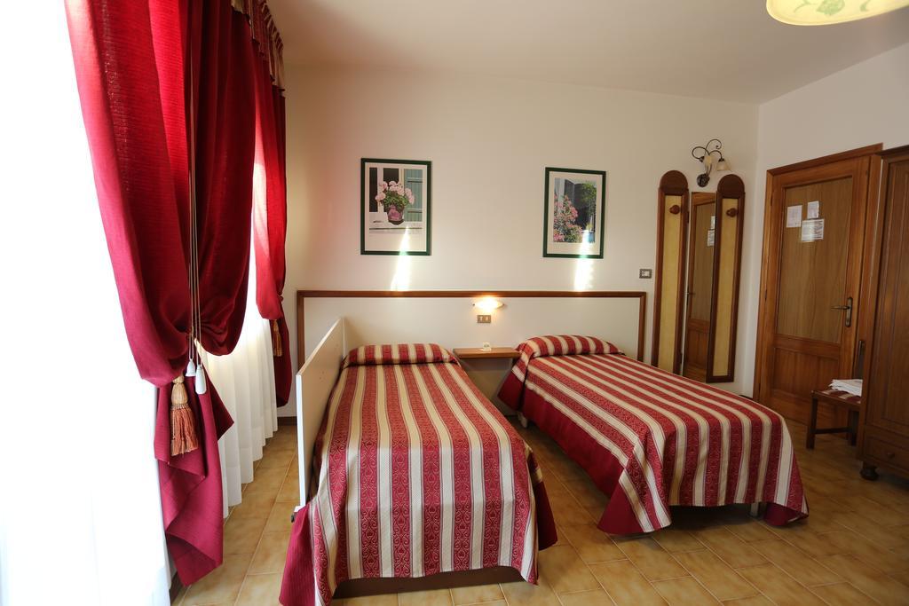 Hotel Vignola Assisi Exteriör bild