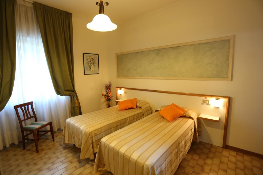 Hotel Vignola Assisi Exteriör bild