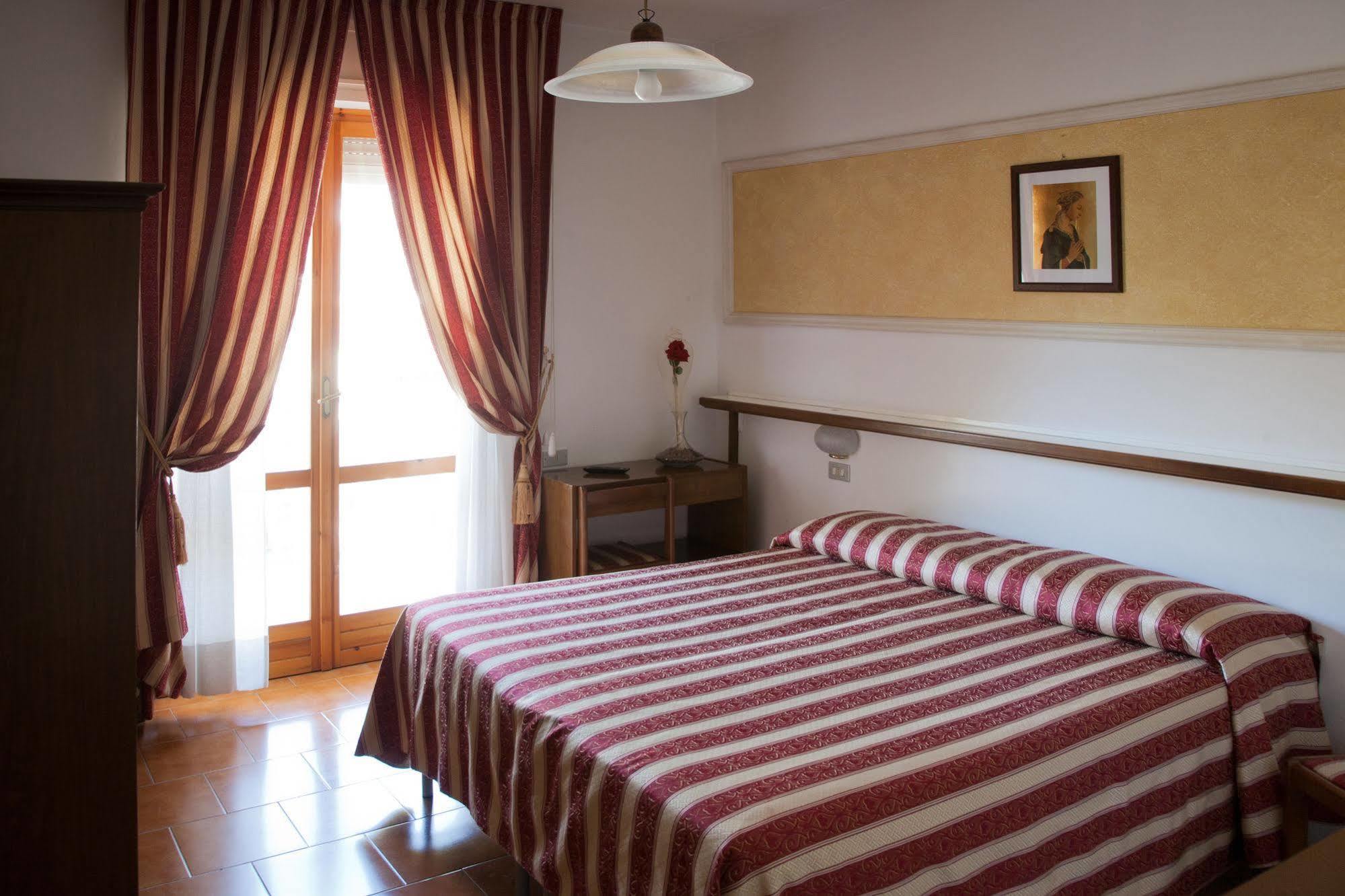 Hotel Vignola Assisi Exteriör bild