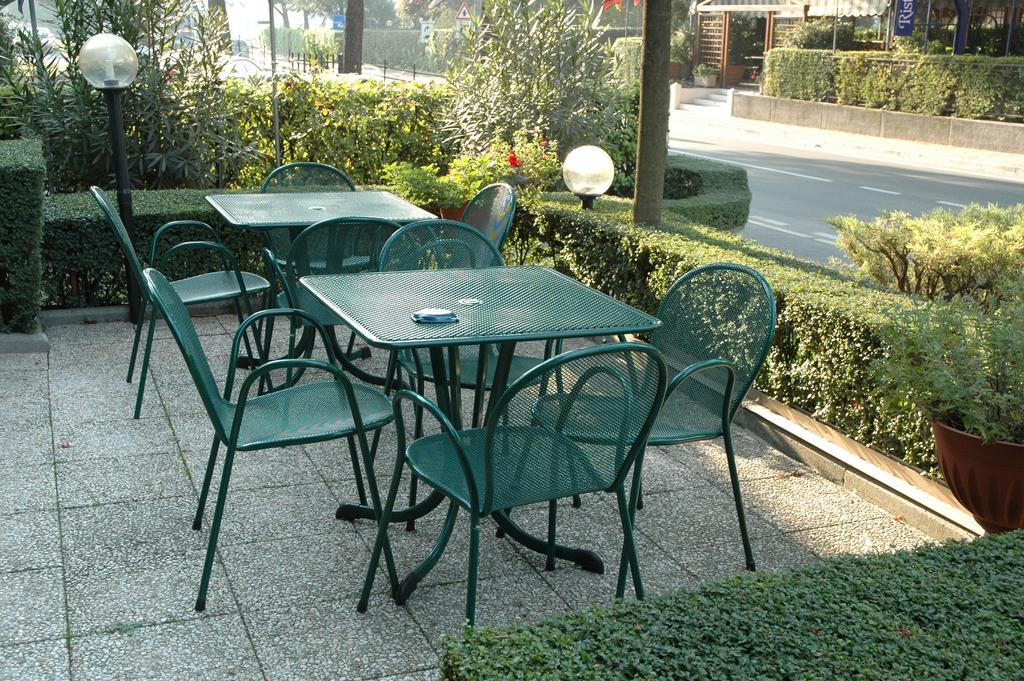 Hotel Vignola Assisi Exteriör bild