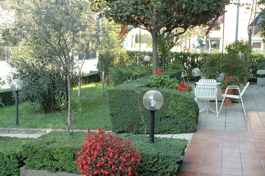 Hotel Vignola Assisi Exteriör bild