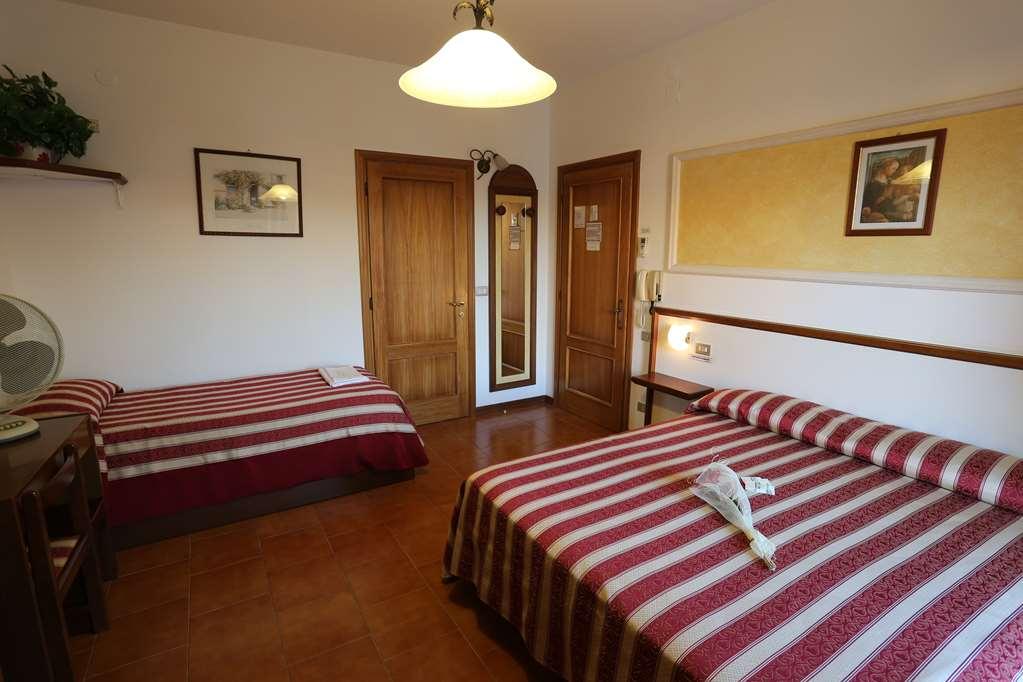 Hotel Vignola Assisi Rum bild